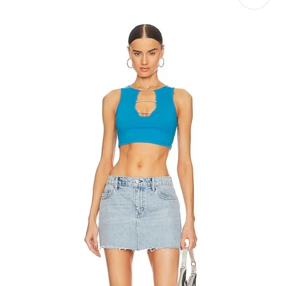 Madeleine Crop Top in Blue
superdown NEW - Picture 6 of 10